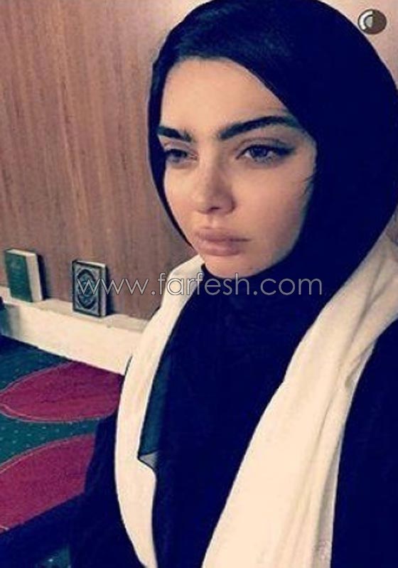 صور الفنانة قمر تبكي على قبر والدتها وهي ترتدي الحجاب صورة رقم 2