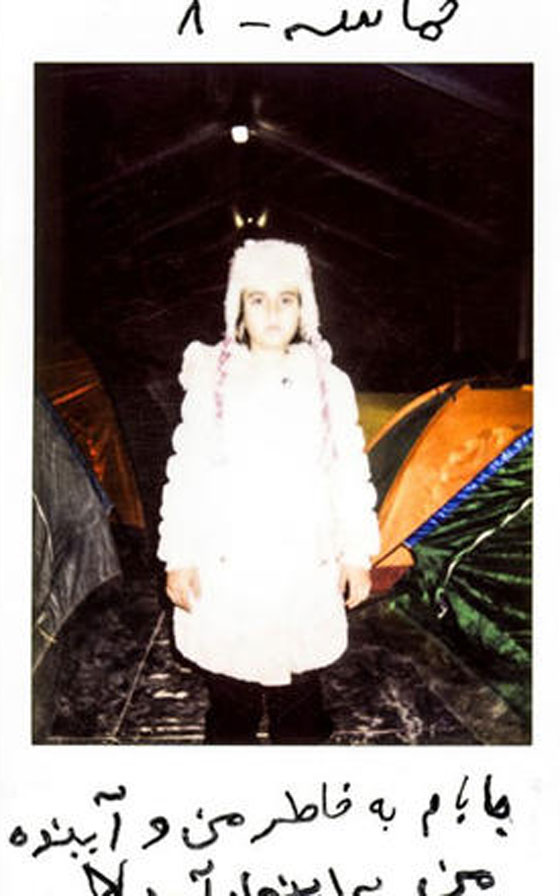 مصورة فوتوغرافية توثق معاناة اللاجئين بكاميرا بولارويد صورة رقم 2