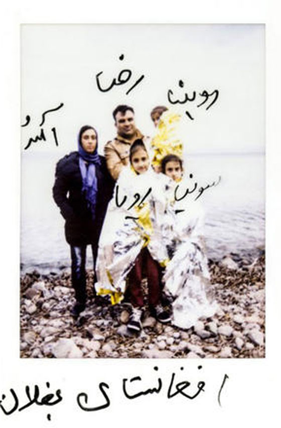 مصورة فوتوغرافية توثق معاناة اللاجئين بكاميرا بولارويد صورة رقم 7