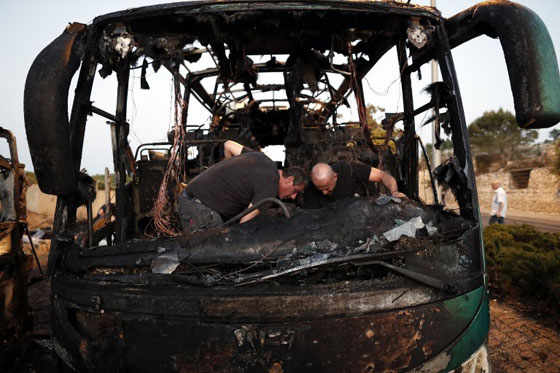 21 جريحا اسرائيليا في احتراق حافلة نتيجة انفجار عبوة ناسفة  صورة رقم 1