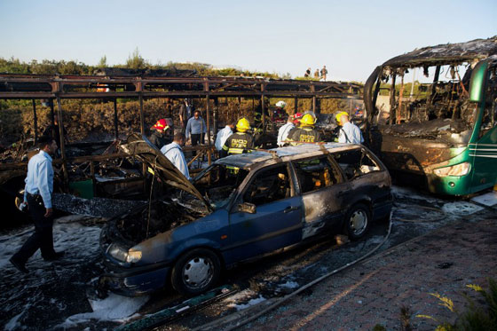 21 جريحا اسرائيليا في احتراق حافلة نتيجة انفجار عبوة ناسفة  صورة رقم 8