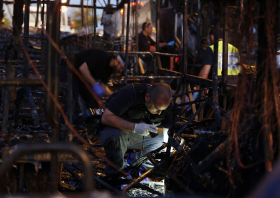 21 جريحا اسرائيليا في احتراق حافلة نتيجة انفجار عبوة ناسفة  صورة رقم 13