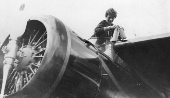 اميليا ايرهارت وضعت بصمتها على عالم  الطيران حين عبرت الاطلسي صورة رقم 3