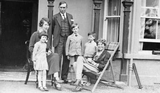 اميليا ايرهارت وضعت بصمتها على عالم  الطيران حين عبرت الاطلسي صورة رقم 6