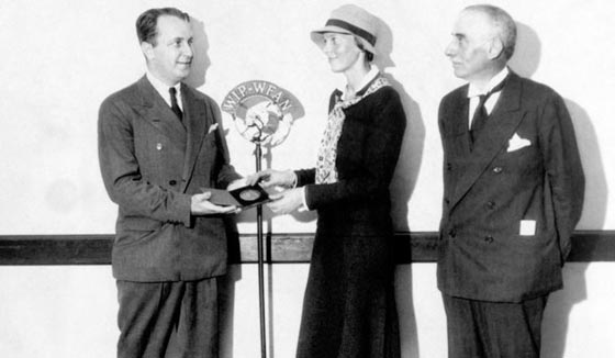 اميليا ايرهارت وضعت بصمتها على عالم  الطيران حين عبرت الاطلسي صورة رقم 8