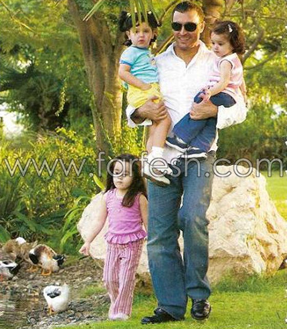 صور نادرة تجمع القيصر كاظم الساهر مع ابنائه واحفاده صورة رقم 3