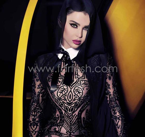 صور الفنانة قمر تبكي على قبر والدتها وهي ترتدي الحجاب صورة رقم 4