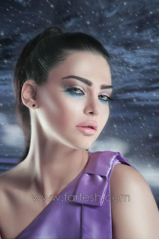 صور الفنانة قمر تبكي على قبر والدتها وهي ترتدي الحجاب صورة رقم 14