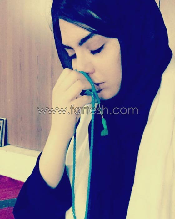 صور الفنانة قمر تبكي على قبر والدتها وهي ترتدي الحجاب صورة رقم 1