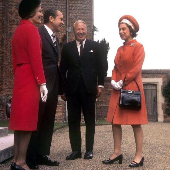 ملكة بريطانيا في عيدها التسعين.. 90 صورة تجسد سيرتها ومسيرتها صورة رقم 45