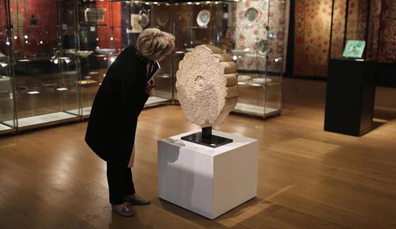 بالصور.. دار بونهامز للمزادات تعرض تحفا اسلامية وهندية تاريخية نادرة صورة رقم 2