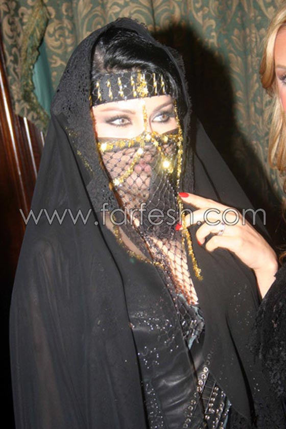 لقطات مثيرة لفنانات جمعن بين عمرو خالد وعمرو دياب في اطلالة واحدة صورة رقم 2