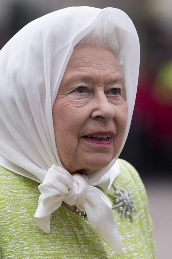 كعكة عيد الميلاد الـ90 للملكة اليزابيث اعدتها مسلمة محجبة مبدعة صورة رقم 7