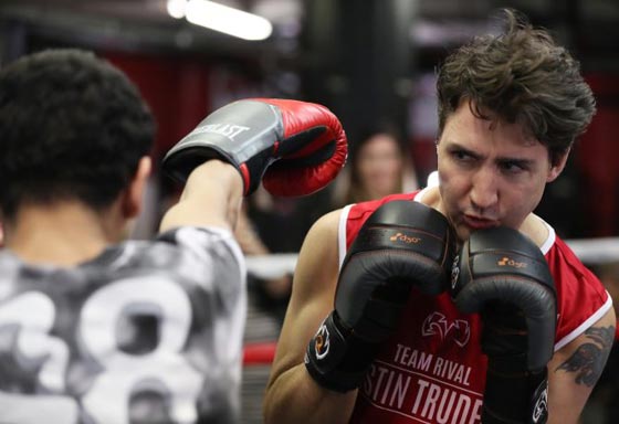 فورمان معجب باداء الرئيس الكندي ترودو على حلبة الملاكمة.. فيديو صورة رقم 2