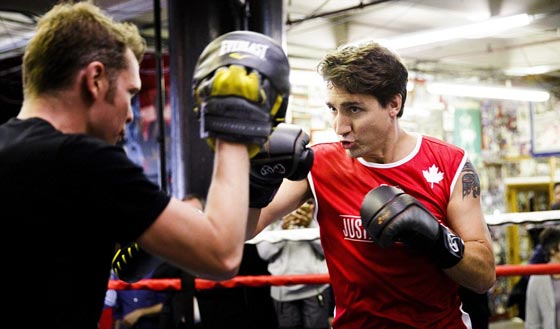 فورمان معجب باداء الرئيس الكندي ترودو على حلبة الملاكمة.. فيديو صورة رقم 3