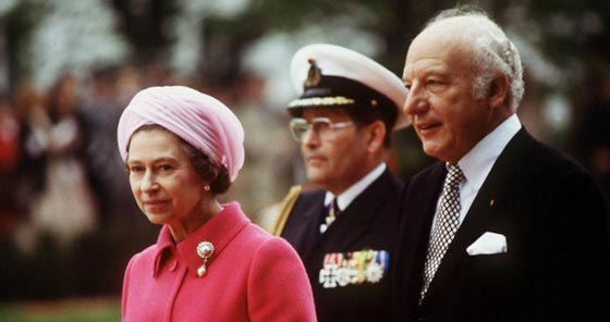 صور الملكة اليزابيث الثانية في عيد ميلادها التسعين صورة رقم 11