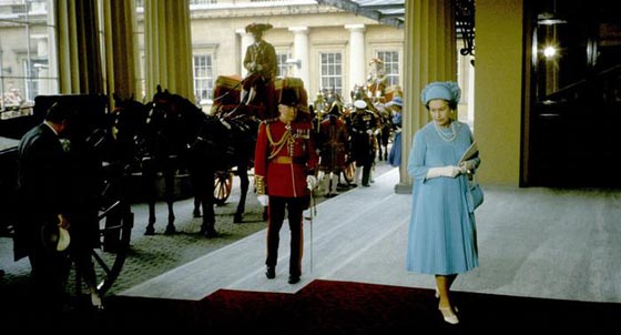 صور الملكة اليزابيث الثانية في عيد ميلادها التسعين صورة رقم 14