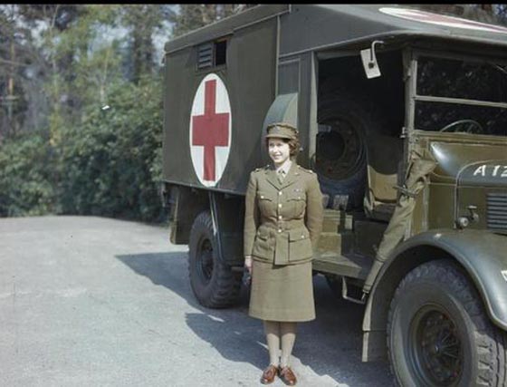 صور الملكة اليزابيث الثانية في عيد ميلادها التسعين صورة رقم 9