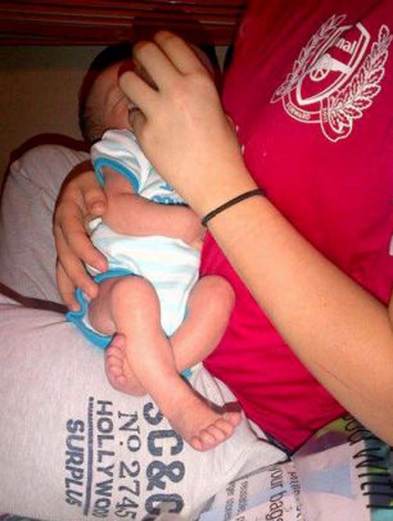 سعلت الام فانتفض الكلب وعض طفلا رضيعا حتى الموت صورة رقم 3