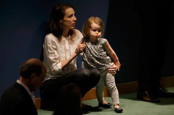 ما الرسالة التي اراد كيري ايصالها من وراء اصطحاب حفيدته الى قمة المناخ؟ صورة رقم 2