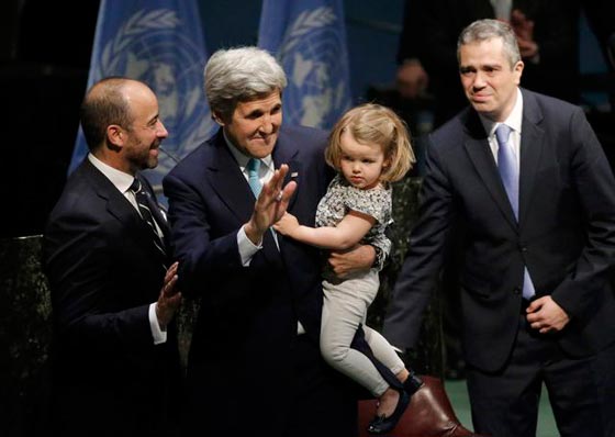 ما الرسالة التي اراد كيري ايصالها من وراء اصطحاب حفيدته الى قمة المناخ؟ صورة رقم 4