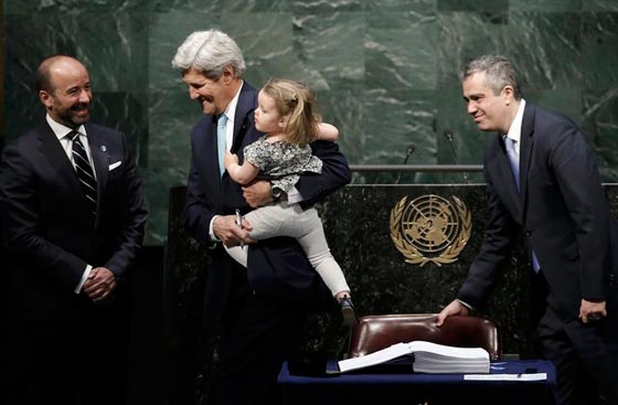 ما الرسالة التي اراد كيري ايصالها من وراء اصطحاب حفيدته الى قمة المناخ؟ صورة رقم 5