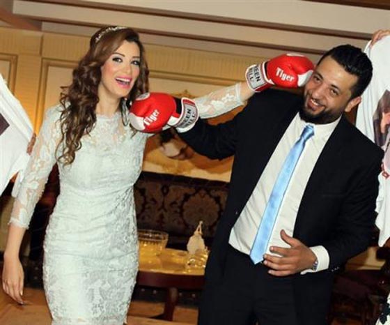 فيديو طريف: خطيب مذيعة عربية يفاجئ خطيبته ويصالحها على الهواء    صورة رقم 5