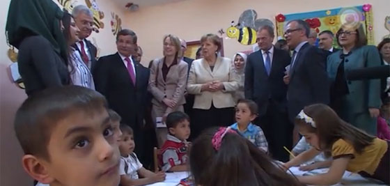 ميركل نجم يلمع في سماء اللاجئين السوريين.. يصفونها بام المنبوذين صورة رقم 8