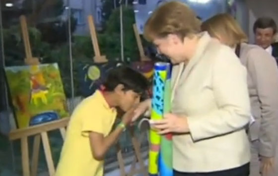 ميركل نجم يلمع في سماء اللاجئين السوريين.. يصفونها بام المنبوذين صورة رقم 1