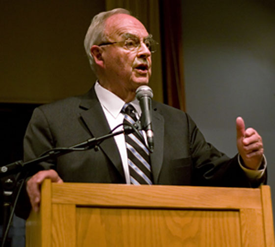 عضو برلمان تسعيني يعلن مثليته ويحدد موعد زواجه من رجل اربعيني صورة رقم 6