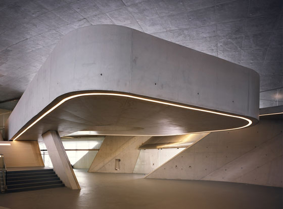  ايطاليا تدشن محطة بحرية صممتها المهندسة زها حديد قبل رحيلها صورة رقم 5