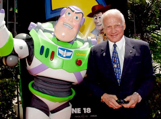 الرائد الامريكي الدرين.. يخطط للاقامة على المريخ بعد اقتحامه للقمر صورة رقم 7