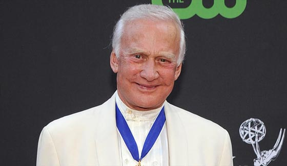 الرائد الامريكي الدرين.. يخطط للاقامة على المريخ بعد اقتحامه للقمر صورة رقم 17