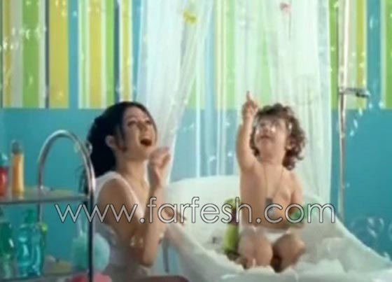  صور هيفاء وهبي مع الطفل بطل (بوس الواوا).. كيف أصبح شكله الآن؟ صورة رقم 8