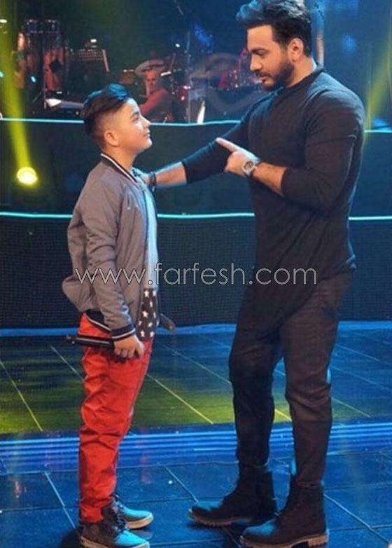 تامر حسني يغني مع احمد السيسي وفريق ذا فويس كيدز (لسه عند وعدي) صورة رقم 10