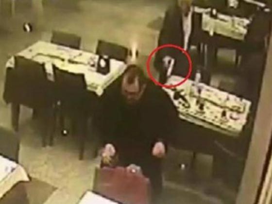 فيديو مروع.. تركي يقتل صديقه بالرصاص لانه دفع حساب المطعم صورة رقم 1