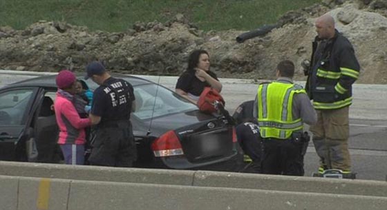 رضيع يقتل والدته رميا بالرصاص وهي تقود سيارة صورة رقم 1