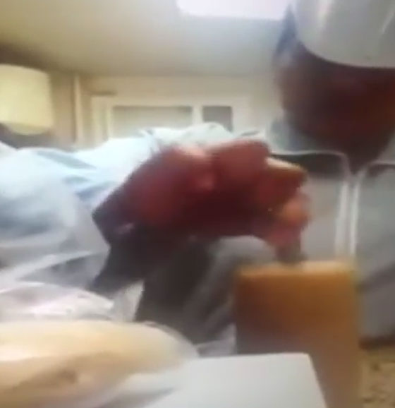 خادمة تخلط بولها بالعصير وتقدمه الى معزبها.. فيديو صادم صورة رقم 3