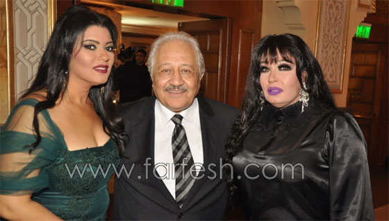 صور فنانين يجاملون في افراح المشاهير: 25 صورة خلف الكواليس صورة رقم 25