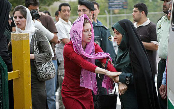 في ايران.. شرطة سرية لتحري ممارسات المواطنين الاخلاقية صورة رقم 21