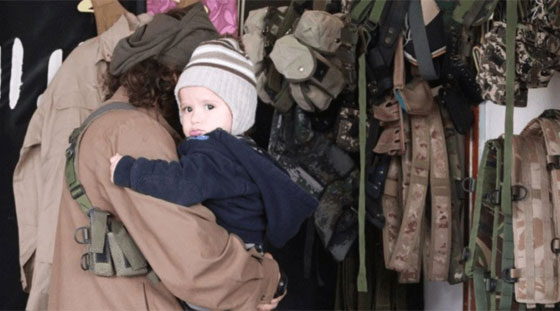 بداية النهاية.. دواعش الرقة يواجهون الطائرات بالشوادر!! صورة رقم 6