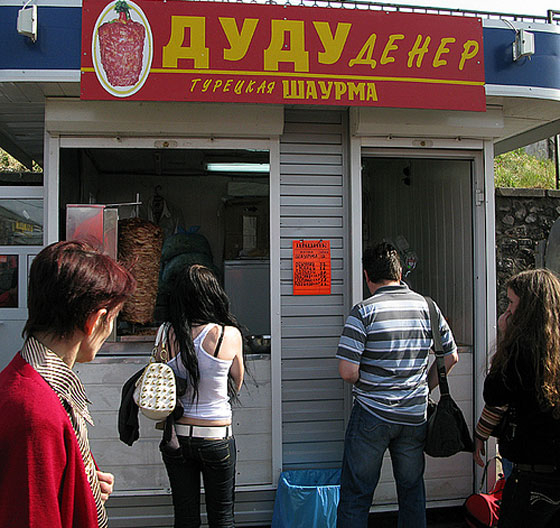 موسكو تعلن الحرب على الشاورما.. لهذا السبب صورة رقم 1