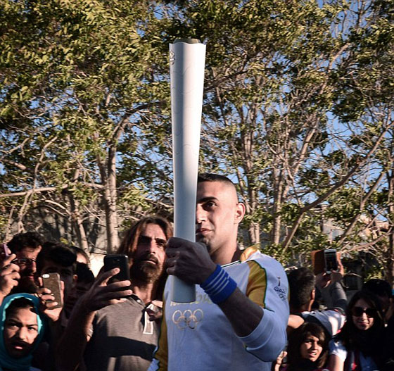 قصة لاجئ سوري من فقده لقدمه الى حمل الشعلة الأولمبية صورة رقم 3