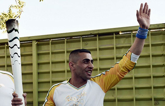 قصة لاجئ سوري من فقده لقدمه الى حمل الشعلة الأولمبية صورة رقم 4