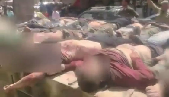 بالفيديو..عرض لجثث قتلى الجيش السوري الحر على شاحنة في حلب صورة رقم 5