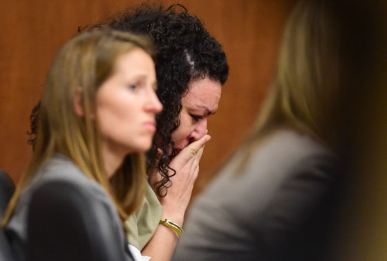 السجن 100 عام لامرأة حاولت قتل حامل وانتزاع جنينها من بطنها صورة رقم 3