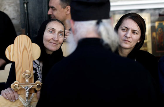 المسيحيون الارثوذكس يحيون جمعة الآلام قبل قيامة المسيح صورة رقم 2