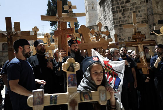 المسيحيون الارثوذكس يحيون جمعة الآلام قبل قيامة المسيح صورة رقم 3