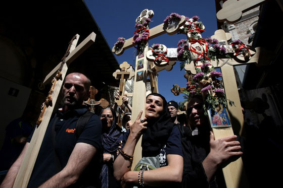 المسيحيون الارثوذكس يحيون جمعة الآلام قبل قيامة المسيح صورة رقم 6