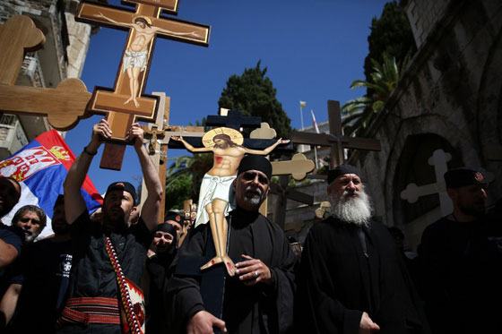 المسيحيون الارثوذكس يحيون جمعة الآلام قبل قيامة المسيح صورة رقم 7